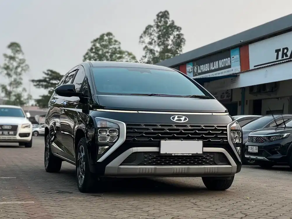 HYUNDAI STARGAZER PRIME AT 2022 HITAM CAPTAIN SEAT