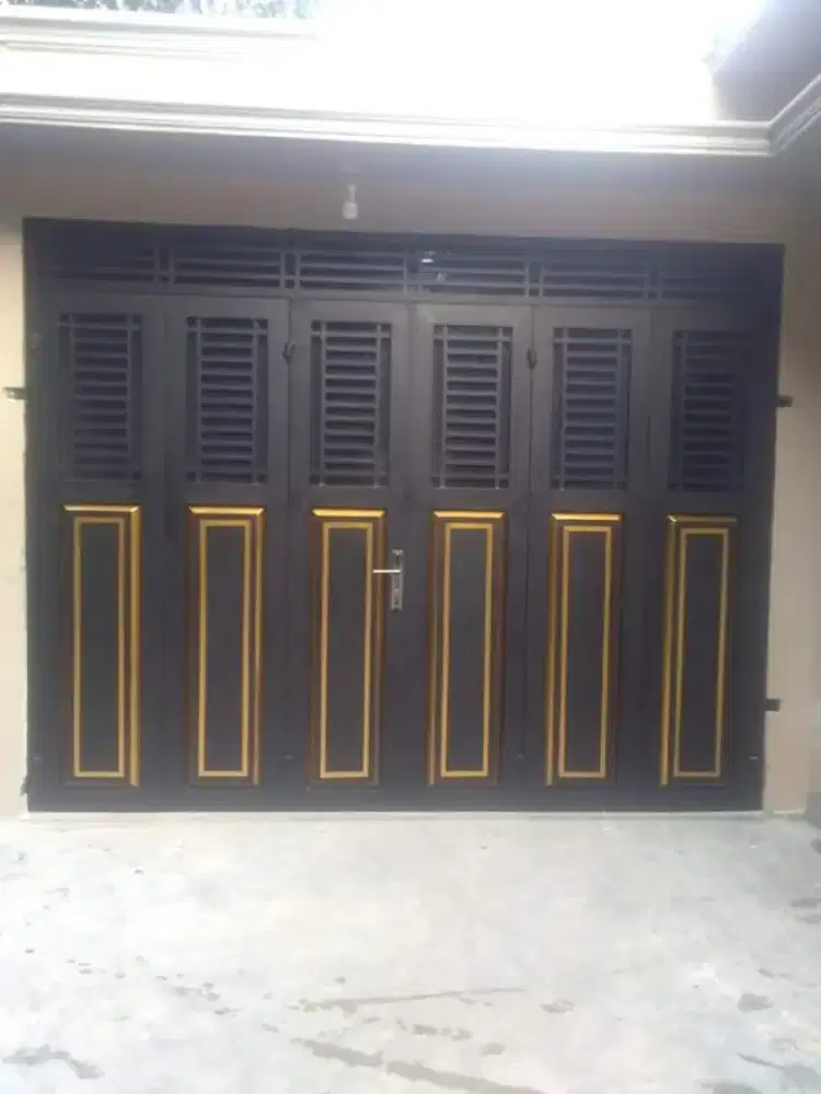 Pintu lipat garasi rumah