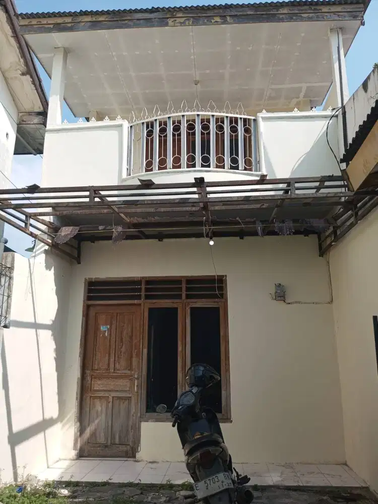 Dijual Rumah 2 Lantai dengan Paviliun di Lantai 1 Bisa untuk Kontrakan
