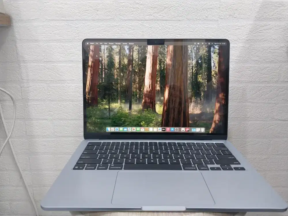 Macbook Air M4 2025 /16 GB/256 GB LIKE NEW FULLSET