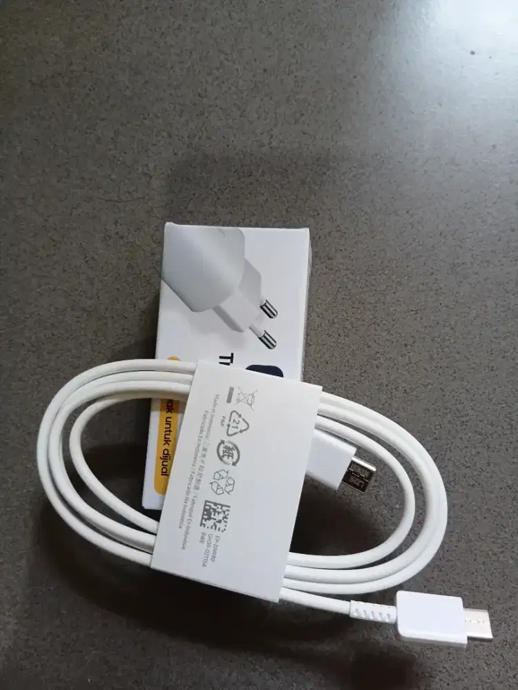 Travel adapter dan kabel data c to c 25w original bawaan handphone