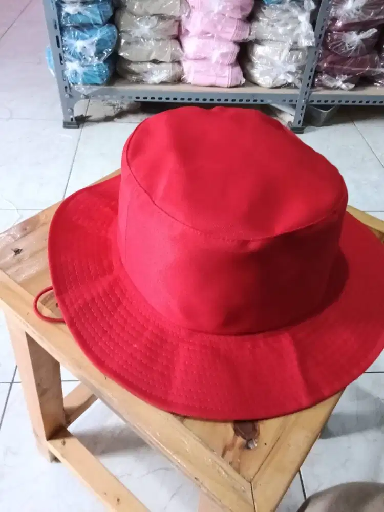 Dicari penjahit topi rimba