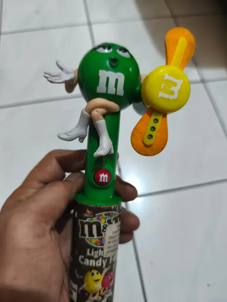 Mainan  Figure coklat permen m&m baling baling kondisi nyala #2