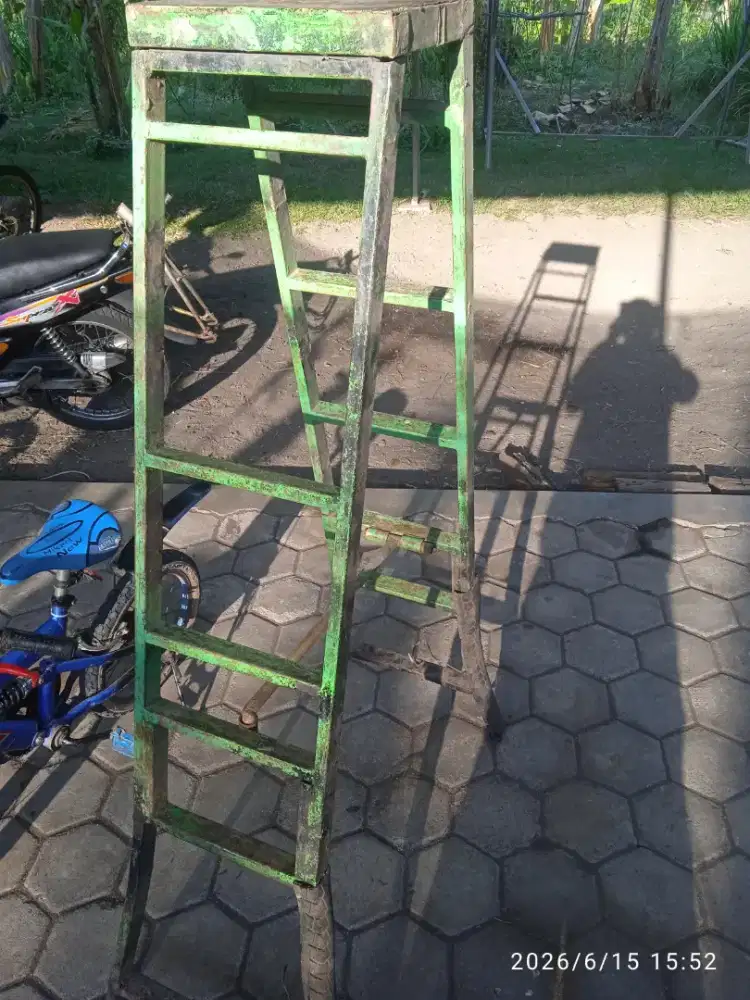 Tangga besi kuat holo kotak1.5m