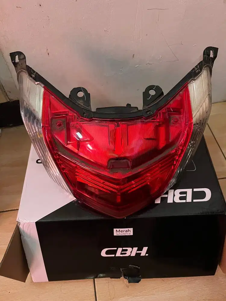 MIKA LAMPU BELAKANG NMAX OLD ORI