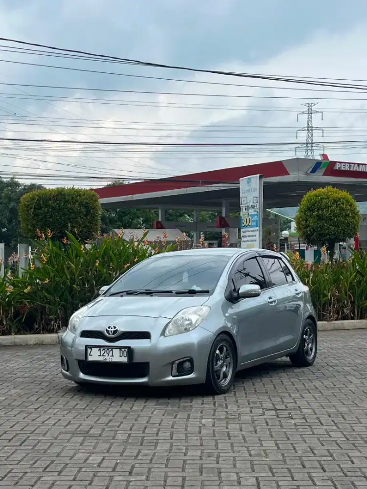 Yaris j manual 2012