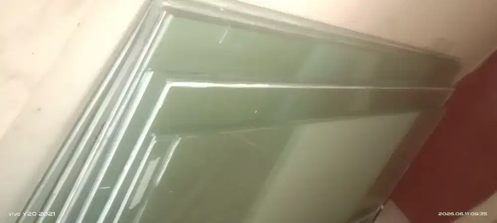 Kaca sekat kaca potong