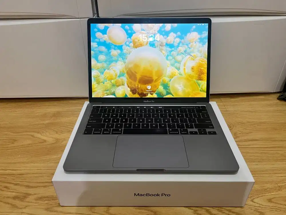 Macbook Pro 2020 Intel Quad Core i5 / 16GB / 512GB