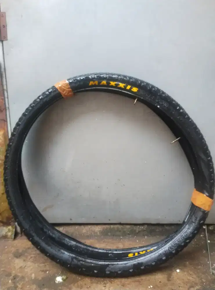 BAN LUAR MAXXIS LITE310 26X1.95 + BAN DALEM FV