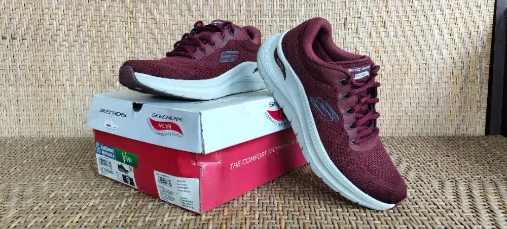 Sepatu Skechers Arch Fit 2.0 Burgundy