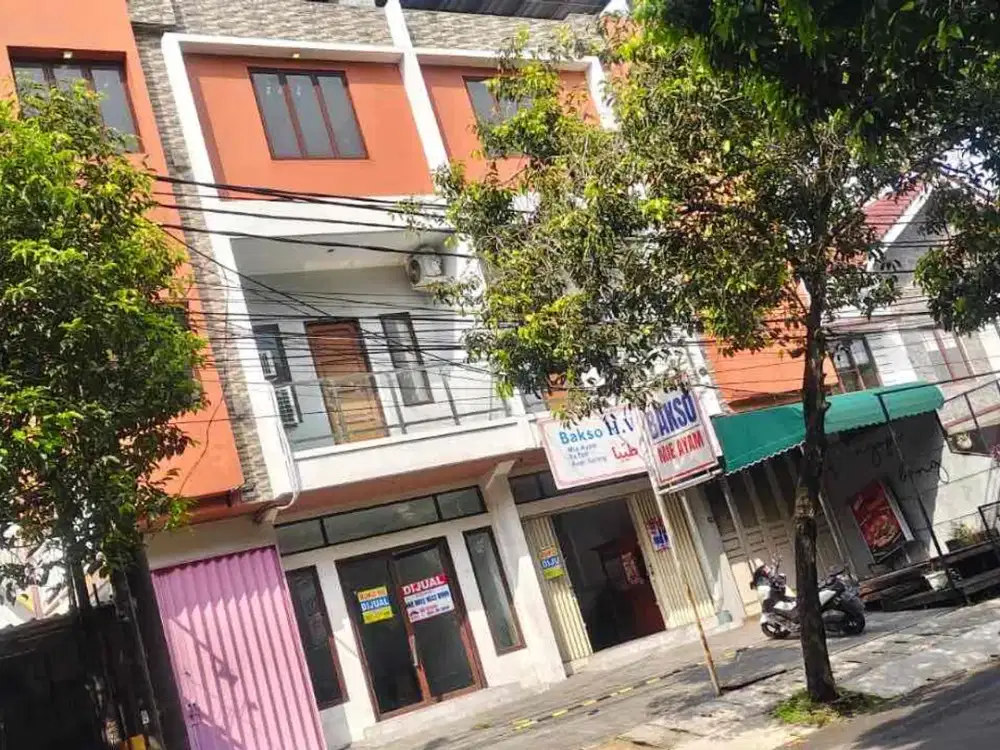 Ruko Kasuari 3 Lantai Bagus lokasi ramai cocok untuk usaha