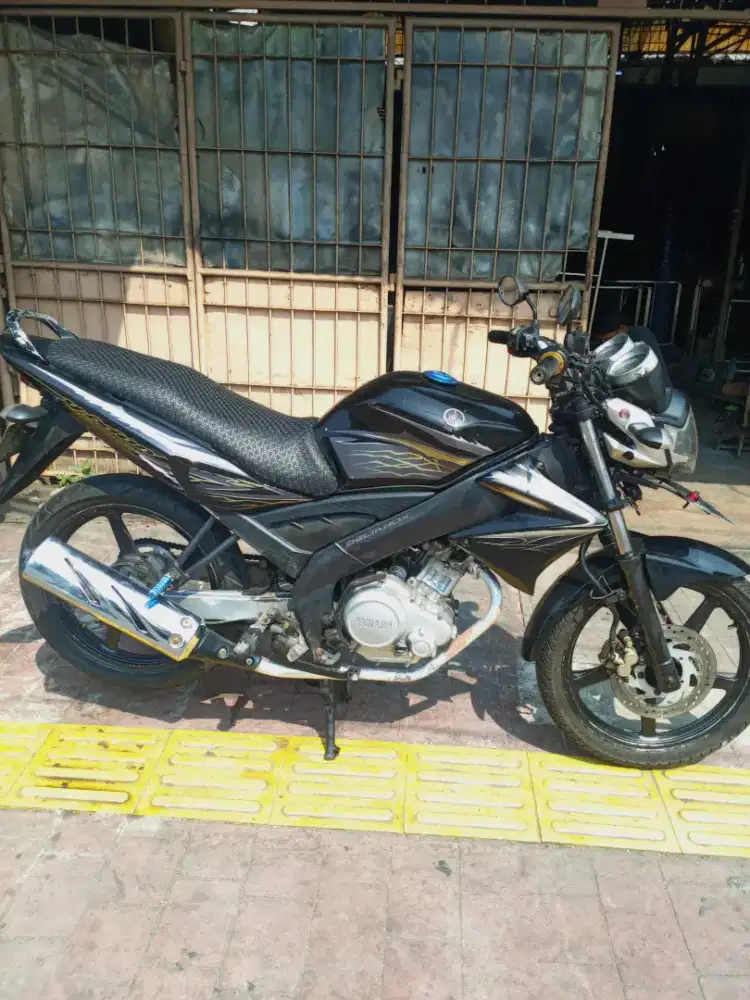 Jual motor Vixion tahun 2010 surat2 lngkp STNK BPKB ada,,