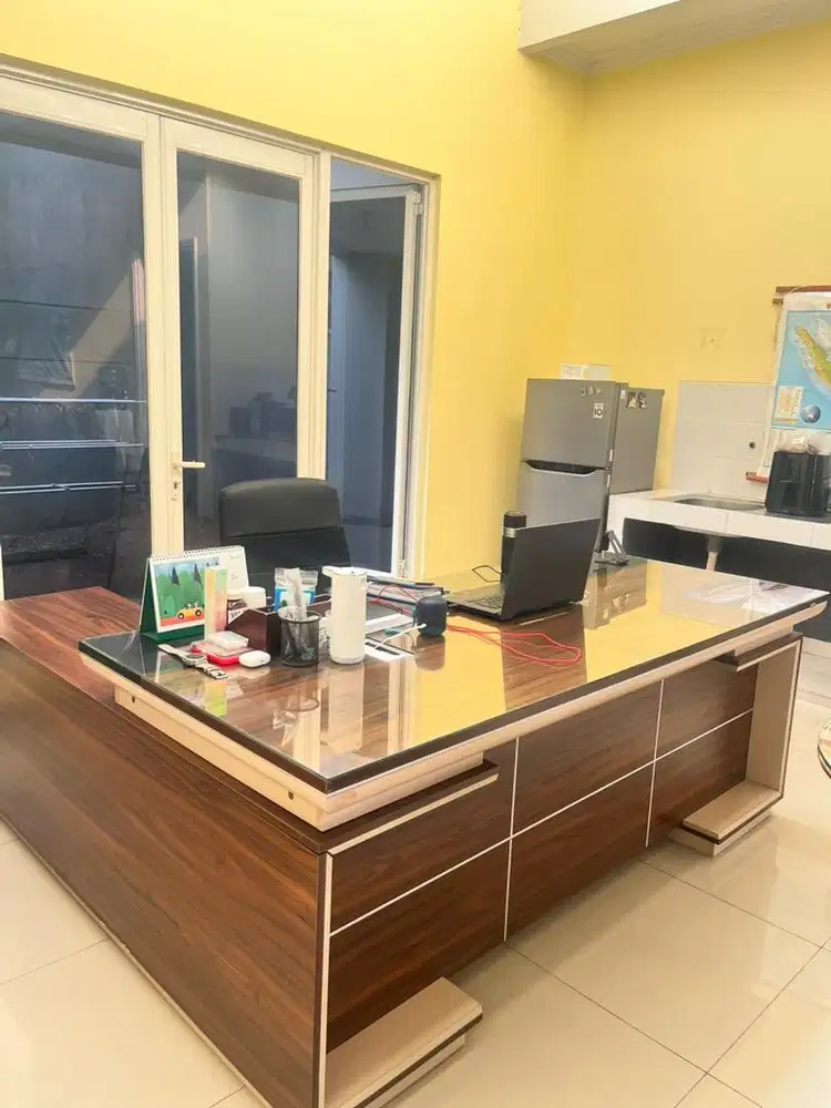 Meja kantor informa