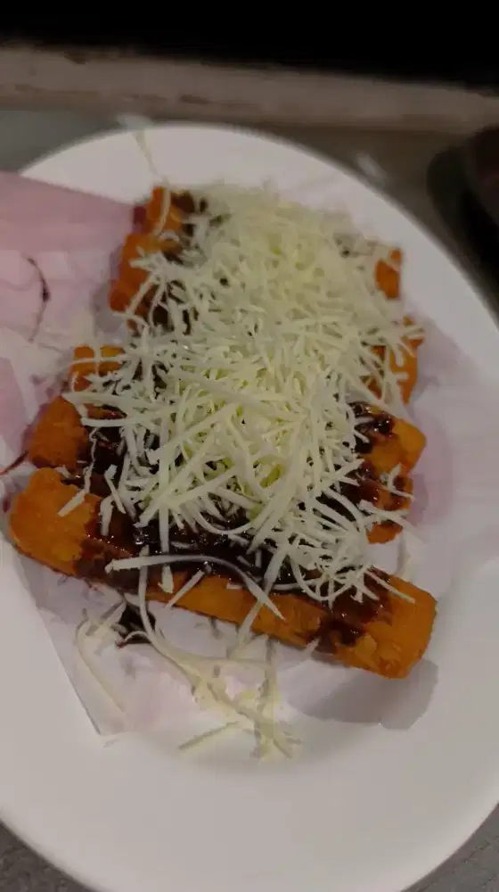 Dicari waiters perempuan untuk kafe