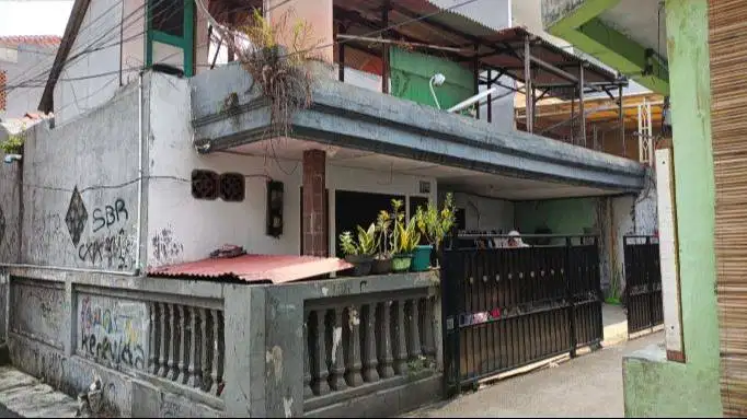 RUMAH DI PUSAT JAKARTA / CEMPAKA WANGI SEBELAH CEMPAKA PUTIH (ITC )
