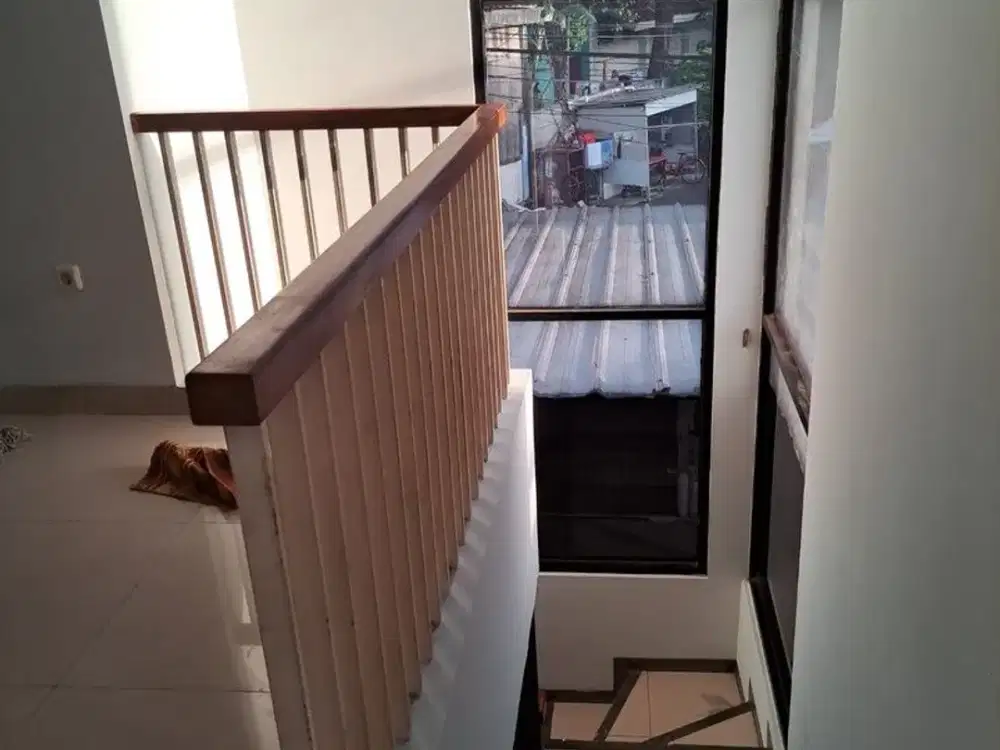 Rumah Disewakan dengan 4 KT Lokasi Strategis dan Akses Jalan 3 Mobil di Tebet Timur Jaksel