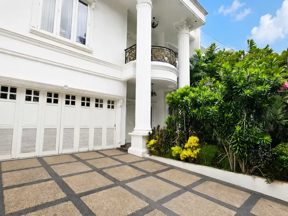 Dijual Rumah Mewah Cantik Strategis Ada Taman dan Swimming Pool Dekat Tebet Eco Park dan Kota Kasablanka di Tebet Jaksel Lr-16569