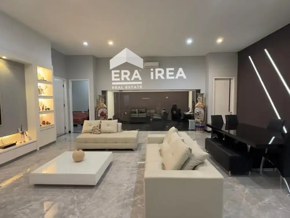 RUMAH MEWAH DIJUAL DI SOLO SERENGAN DEKAT SINGOSAREN PLAZA, PASAR KEMBANG