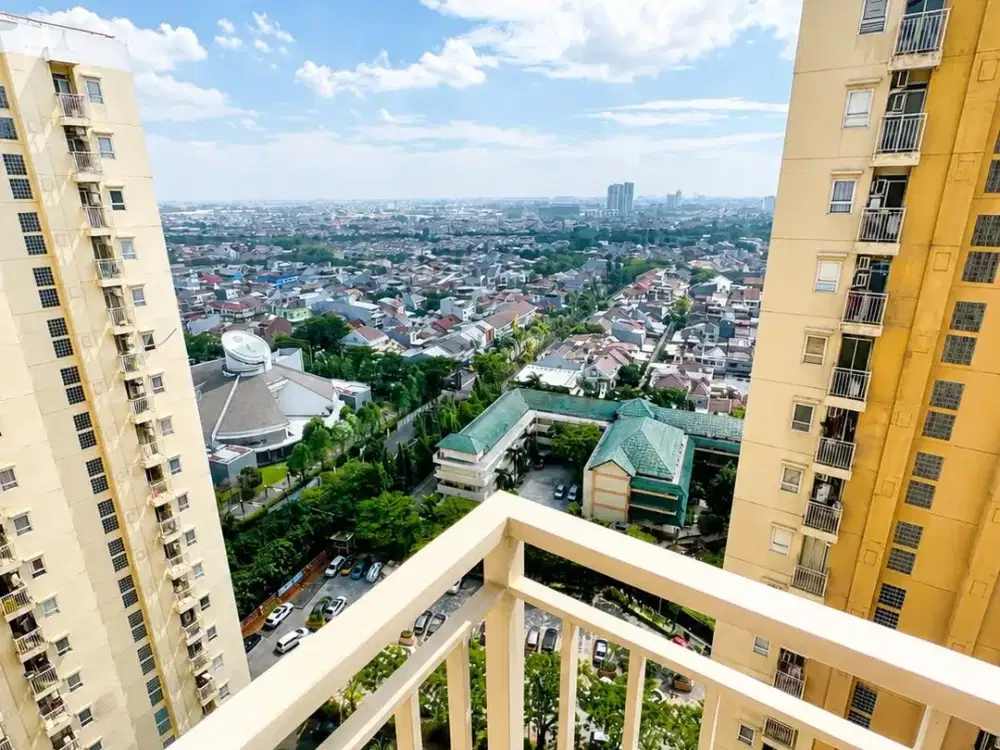 Apartemen Green Palm Residence Disewakan – 3 Bedroom Semi Furnished, View Pool & City