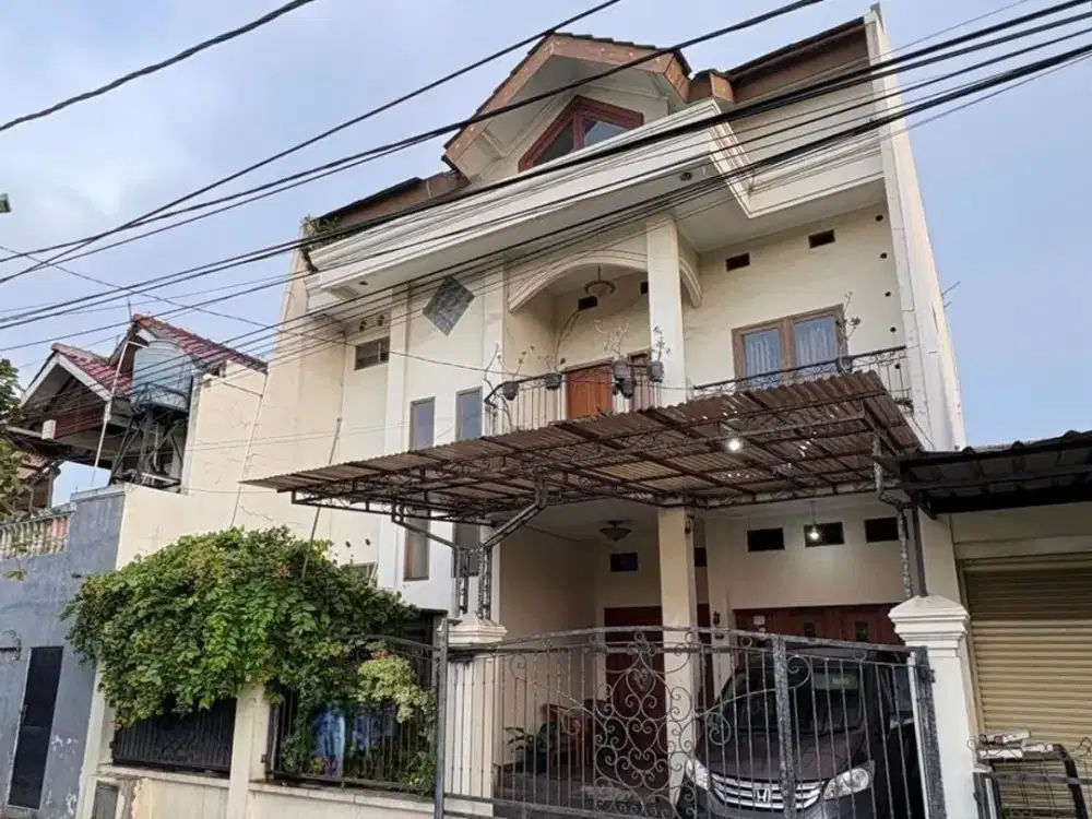 Rumah Cipinang 3 Lantai Lokasi Strategis