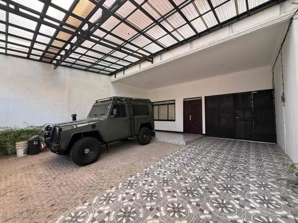 Disewakan rumah cocok untuk tinggal & kantor di bukit duri jak sel