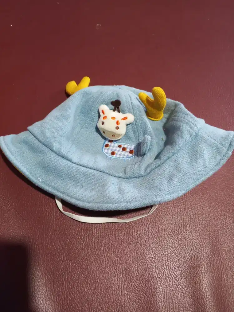 Topi bayi jerapah warna biru