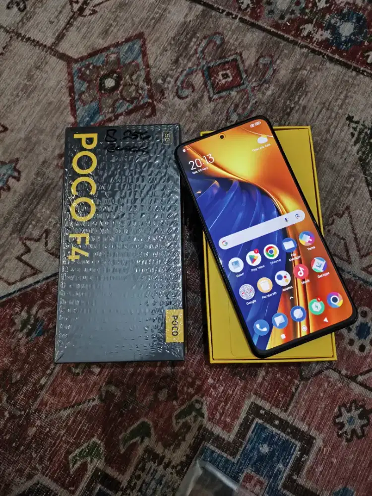 Pochophone F4 Lengkap Original 256GB