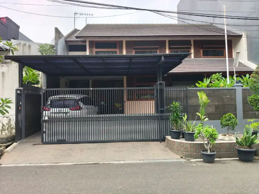 RUMAH BAGUS SIAP HUNI SEMI FURNISH DI PULOMAS JAKARTA TIMUR