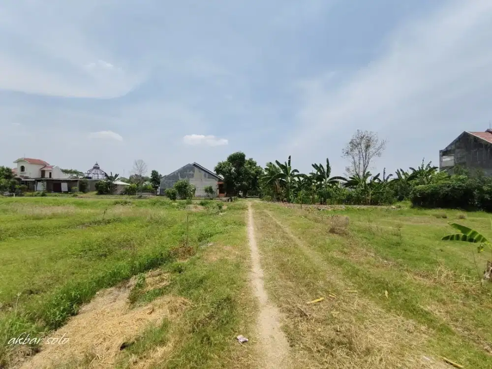 Dijual Cepat Tanah Hook Pekarangan Zona kuning Super Strategis Lokasi Kartasura Sukoharjo Luas 1200m2 BU!!!