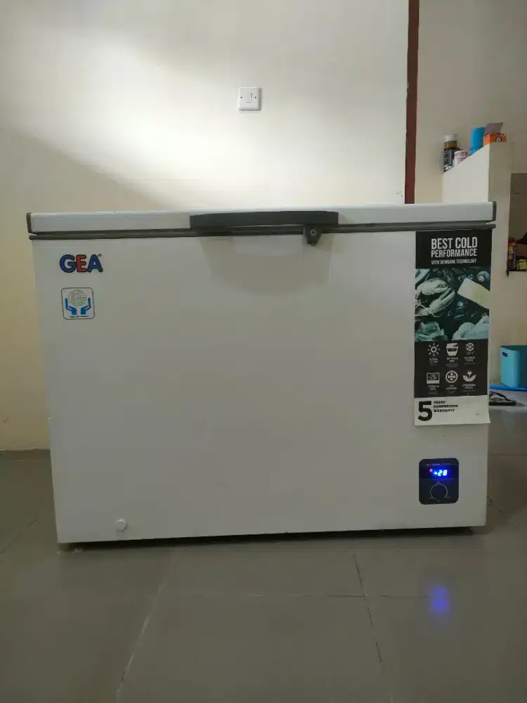 Bekas Gea Freezer box 300 L
