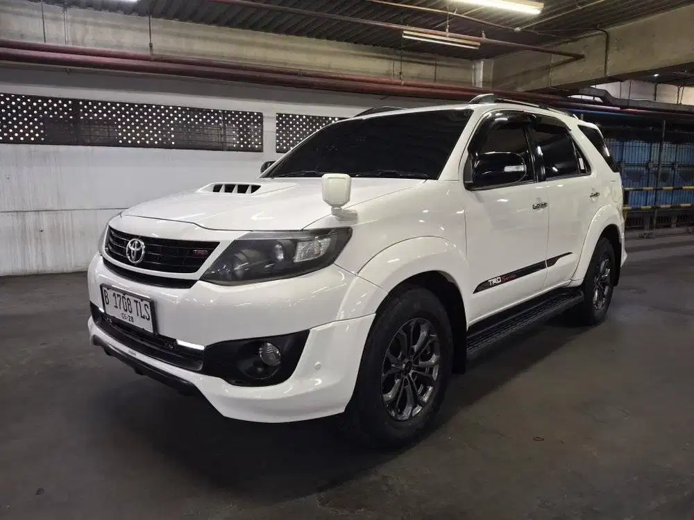 TDP25 FORTUNER VNT TRD 2015 AT DIESEL PUTIH TOYOTA