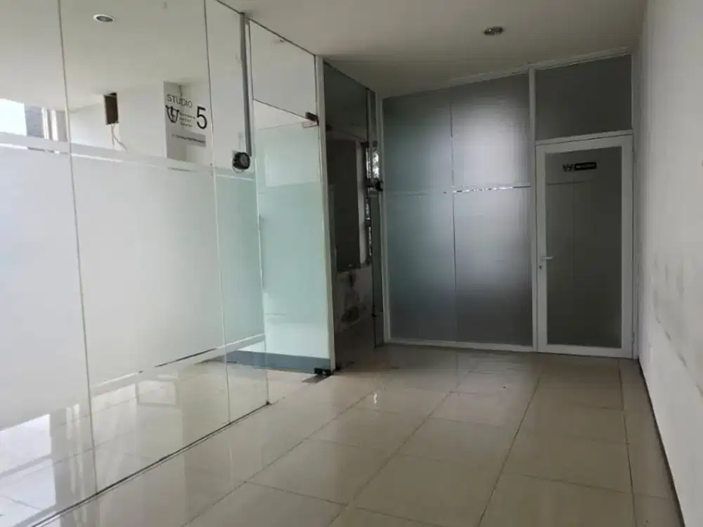 Dijual Ruang Usaha Luas di Cikawao Pusat Kota Bandung