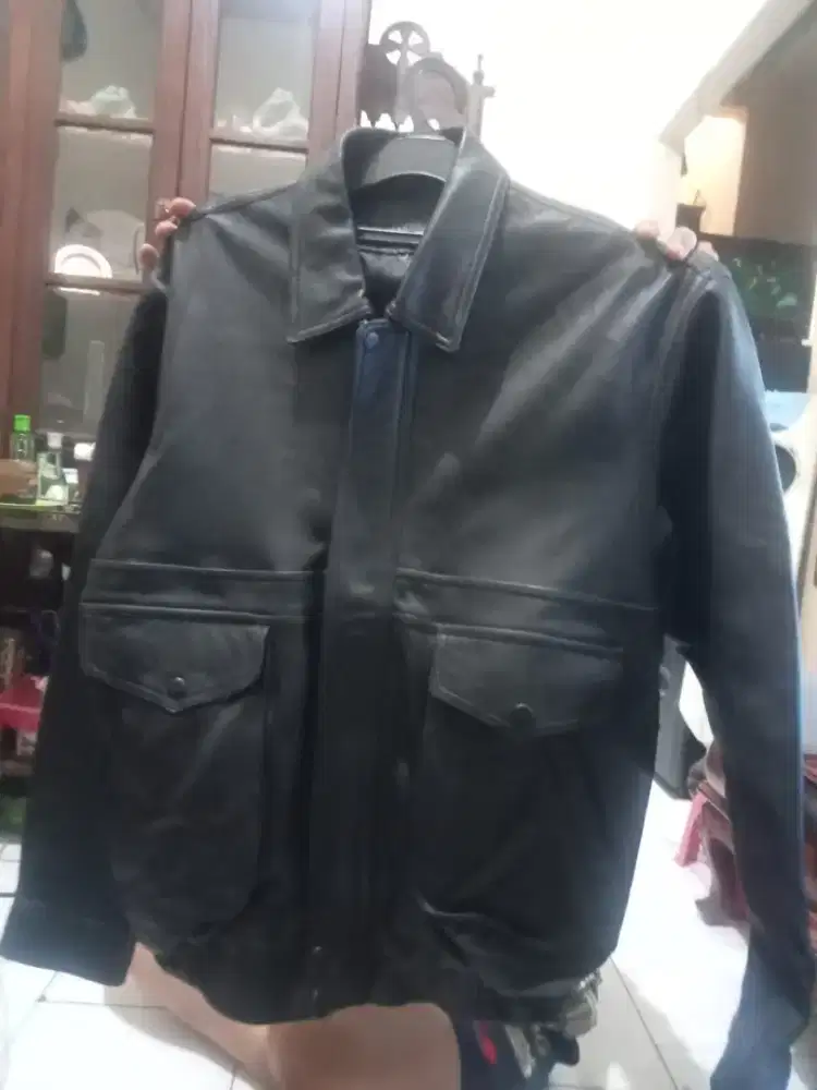 Mau dijual jaket kulit kondisi 90 persen oke