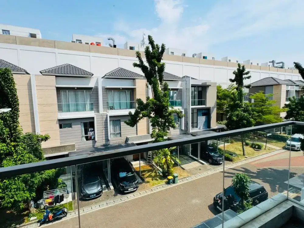 Rumah Di Golf Island PIK Jakarta Utara 3 Lantai Bagus Siap Huni