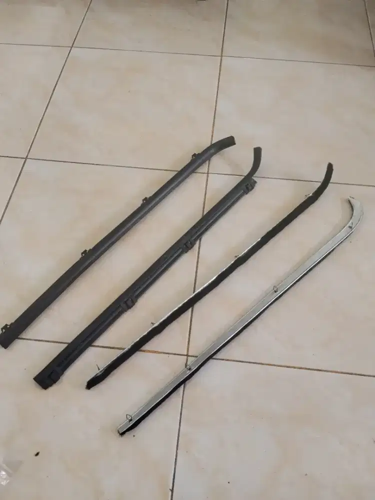 Pelipit kaca pintu samping Hardtop