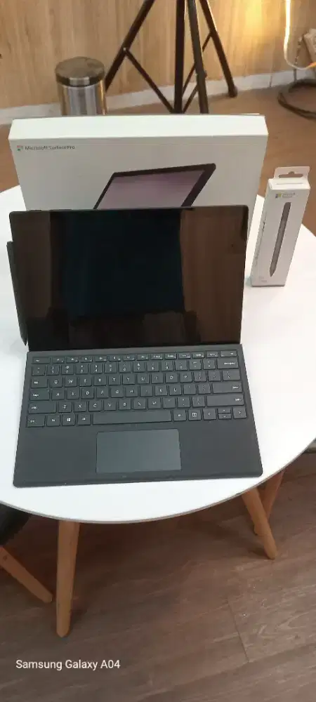 Micfosoft Surface 7 Pro