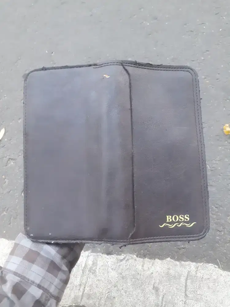 Kalibre dan dompet kulit