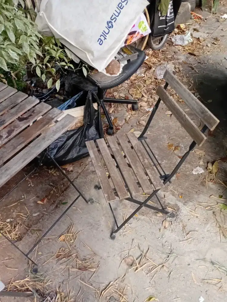 Kursi meja teras rumah