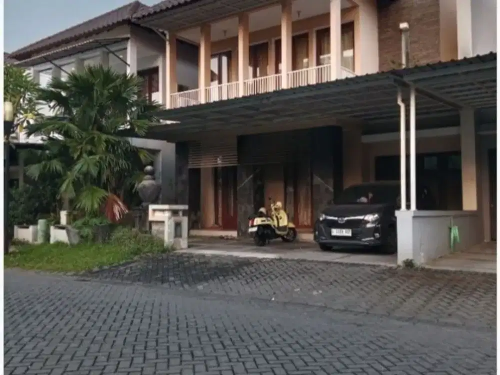 Dijual Cepat Rumah 2 Lantai  Royal Residence Wiyung Cluster Depan Lagi BU