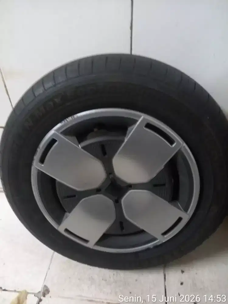 Ban serep mobil wulinng