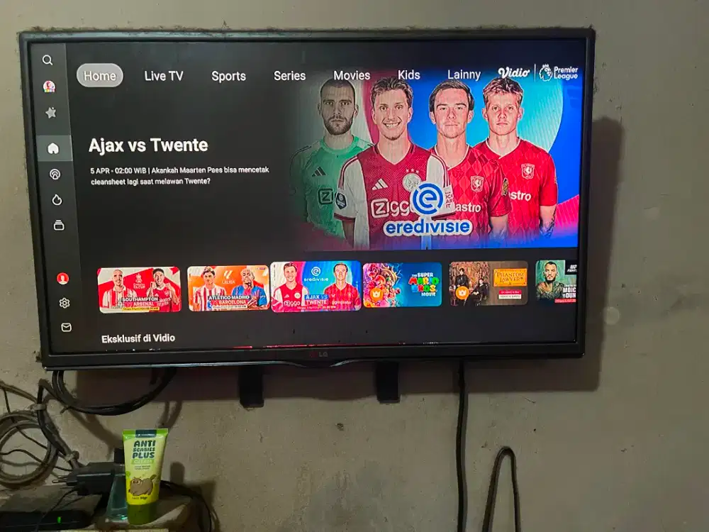LG LED TV 32 INCH SMART TV + BRACKET TV