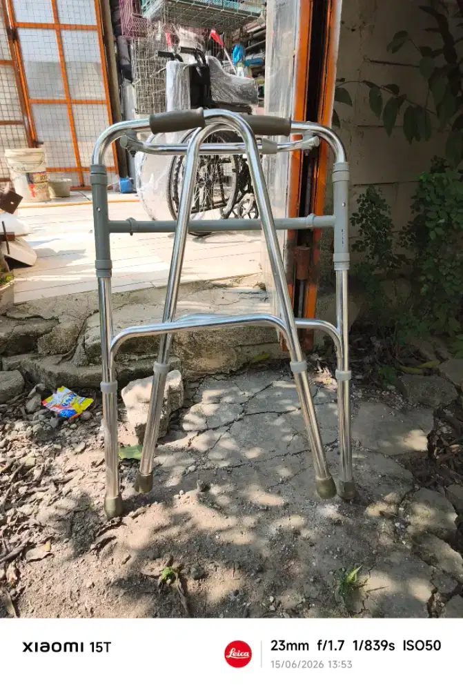 TONGKAT KRUK WALKER 4 KAKI ALUMUNIUM