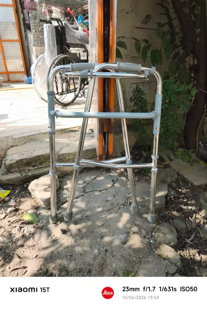 TONGKAT KRUK WALKER 4 KAKI ALUMUNIUM