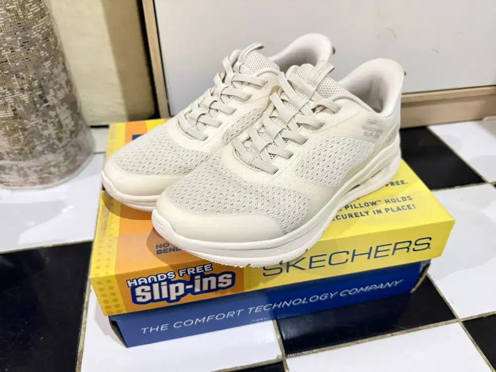Dijual Sepatu Skechers Slip ins (Ori)