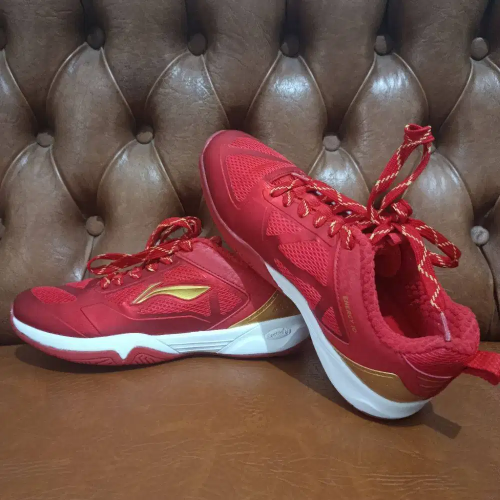 Sepatu badminton lining energy 10 size 42 (26cm)