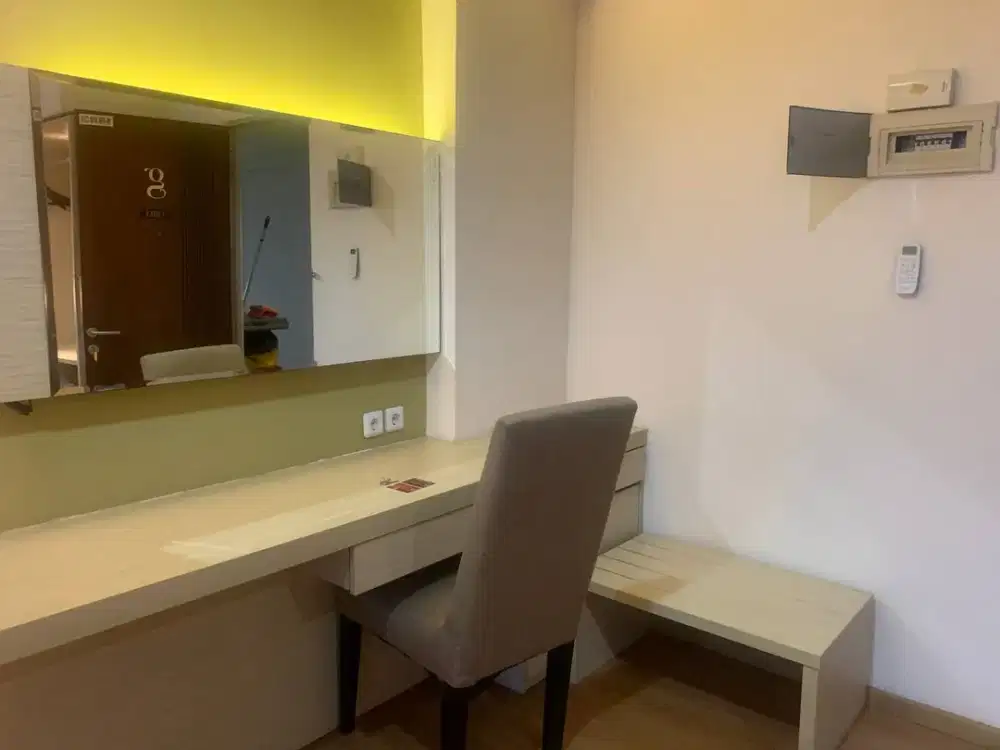 DIJUAL APARTEMEN GUNAWANGSA MANYAR TOWER A LANTAI 18 FULL FURNISHED