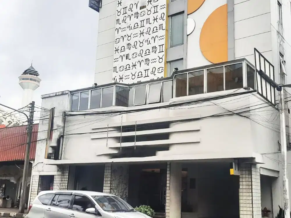 Hotel Jl. Asia Afrika, Balonggede, Regol, Kota Bandung