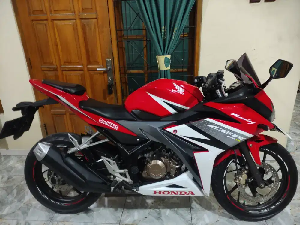 ISTIMEWA LOW KM HONDA CBR 150R SUPER MULUS NO MINUS PAJAK BARU