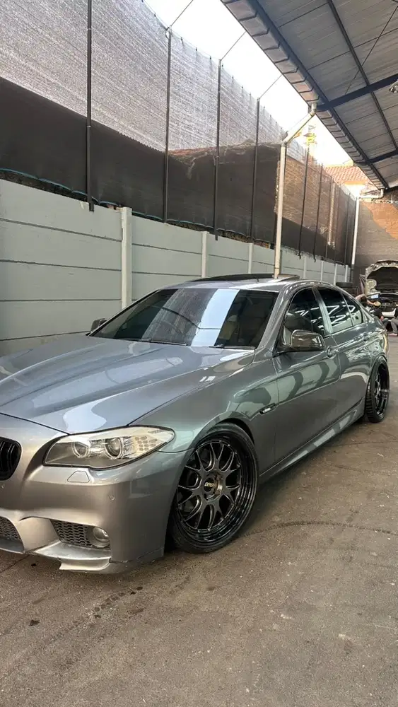 BMW 523i 2011 Bensin low KM!