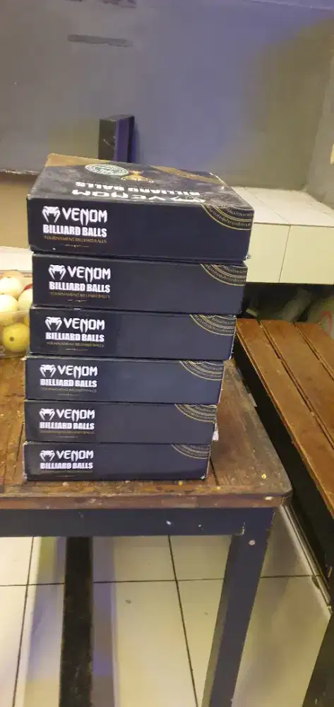 Bola billiard venom
